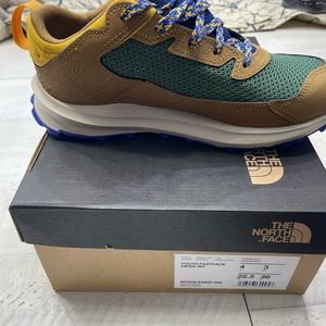 Kids’ Fastpack Hiker Waterproof Shoes (Size 4 BNIB)